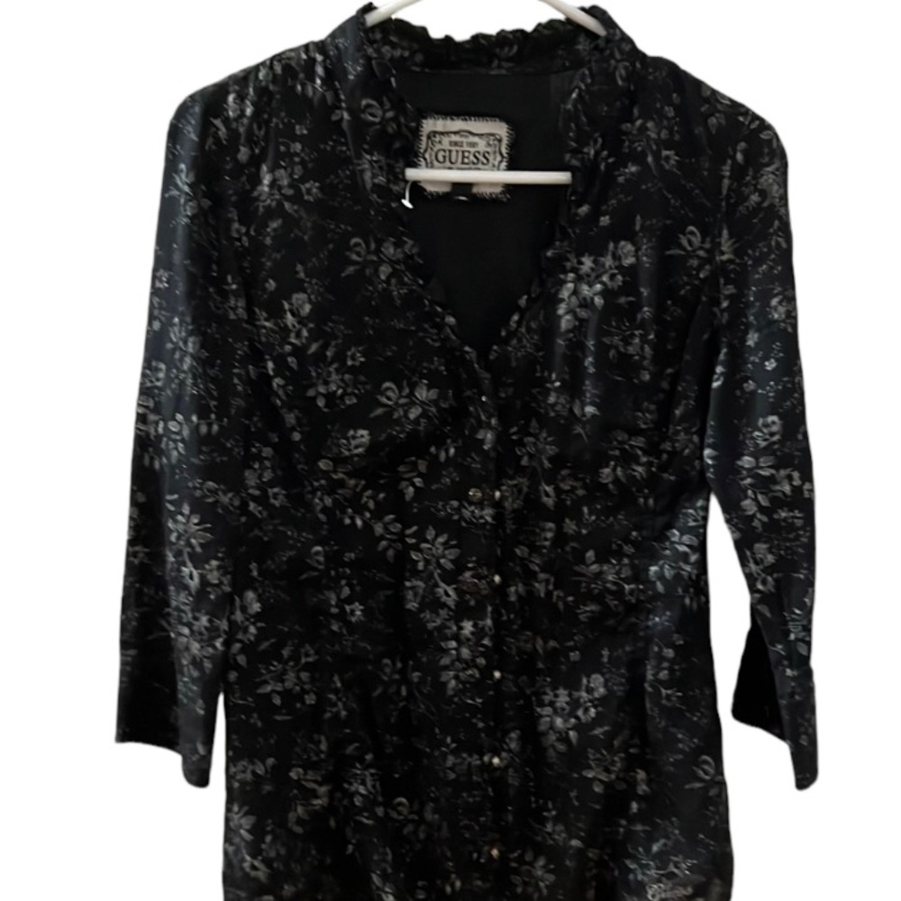 Guess women’s button up. 1/4 sleeve.